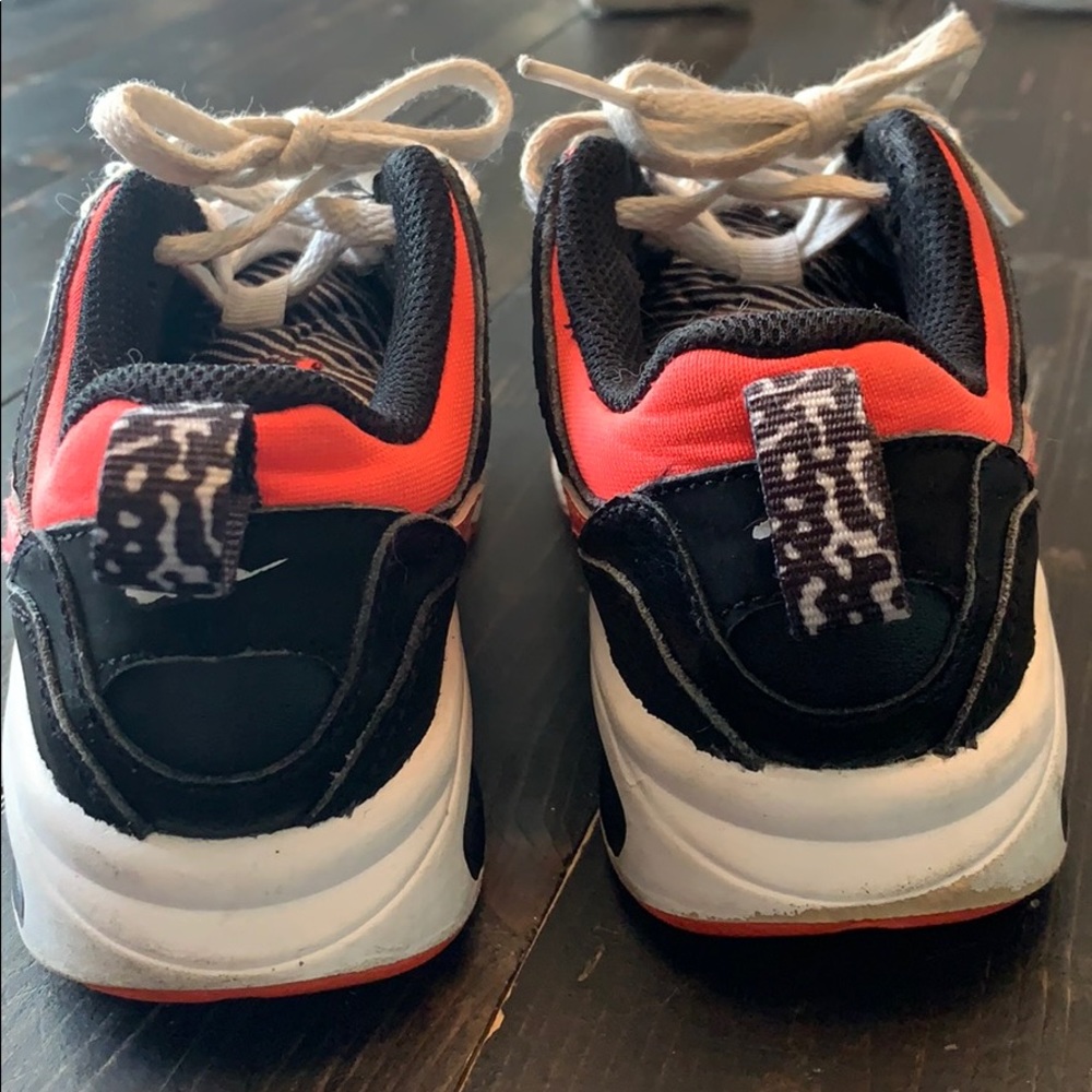 🖤💕 Nikes 💕🖤 - Picture 3 of 8